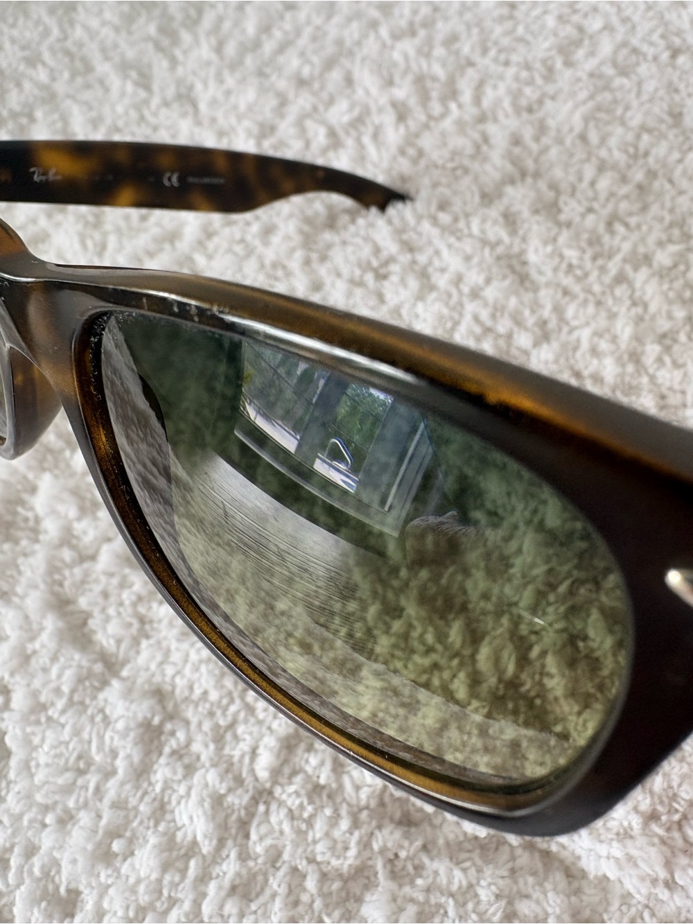 Ray-Ban New Wayfarer Classic
Tortoise Frame with Polarized Green Lenses RB 2132 - Picture 9 of 15